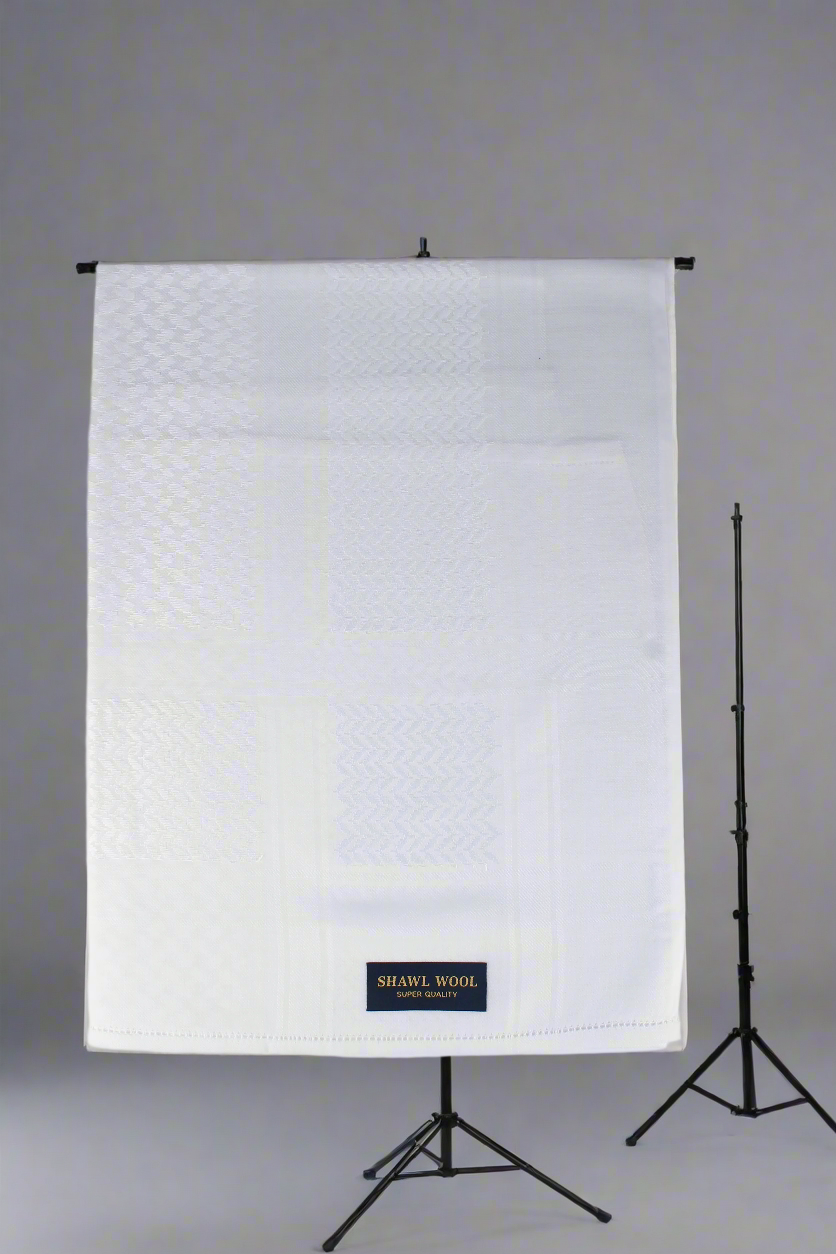 شال صوف اوف وايت - بنقشة الشماغ