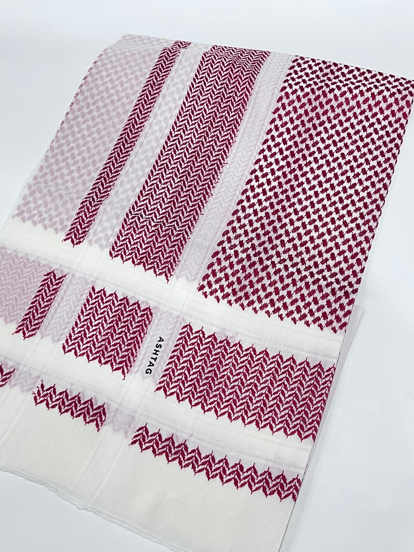 شال صوف اوف وايت - بنقشة الشماغ